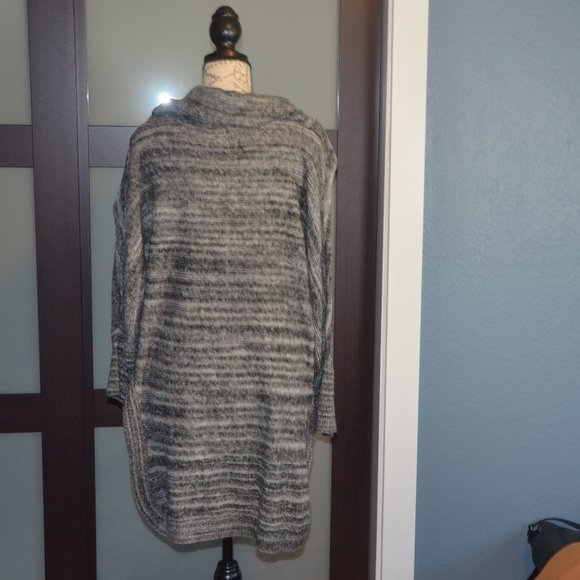 Sweatter - Picture 3 of 4